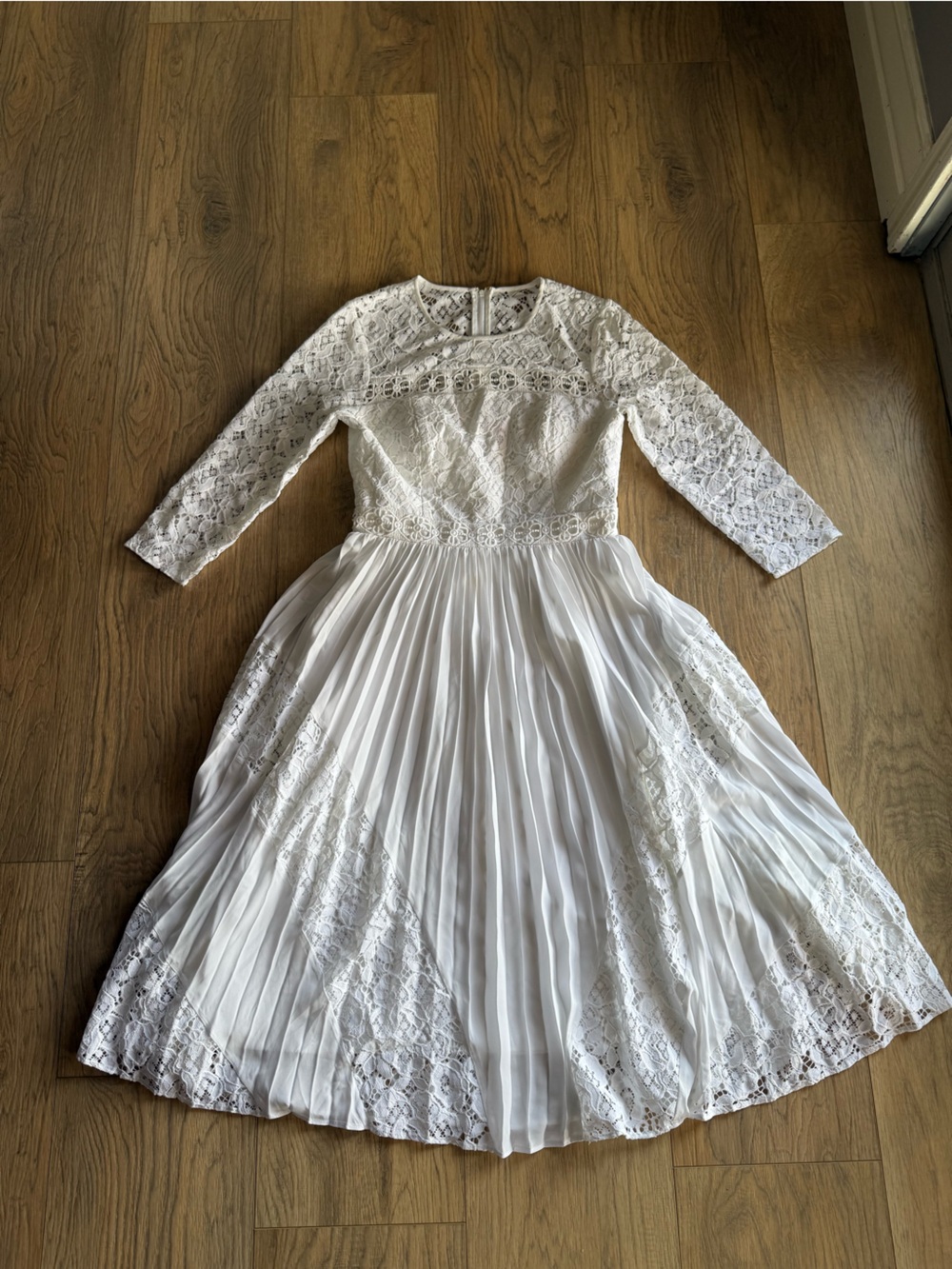 LILLY PULITZER White Lace Pleated Dress
